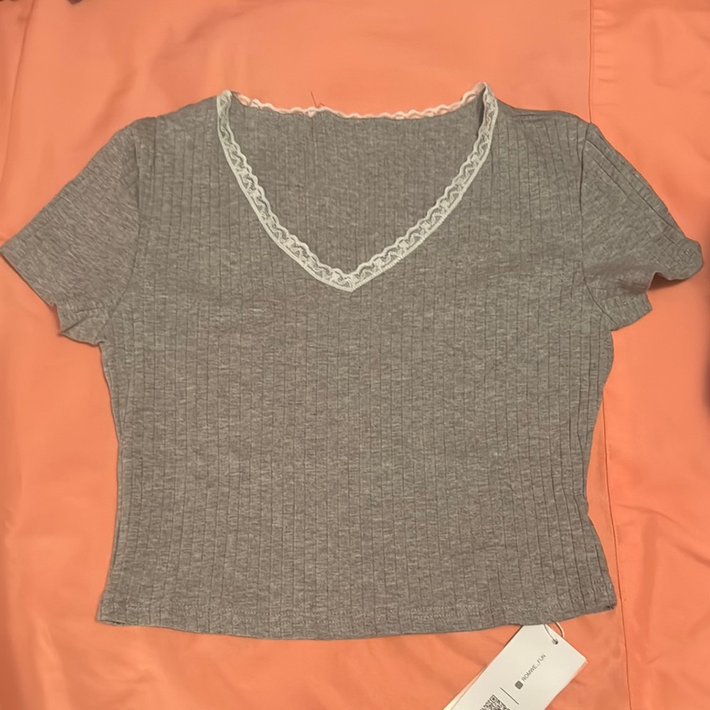 ROMWE Gray Ribbed V-Neck Crop Top